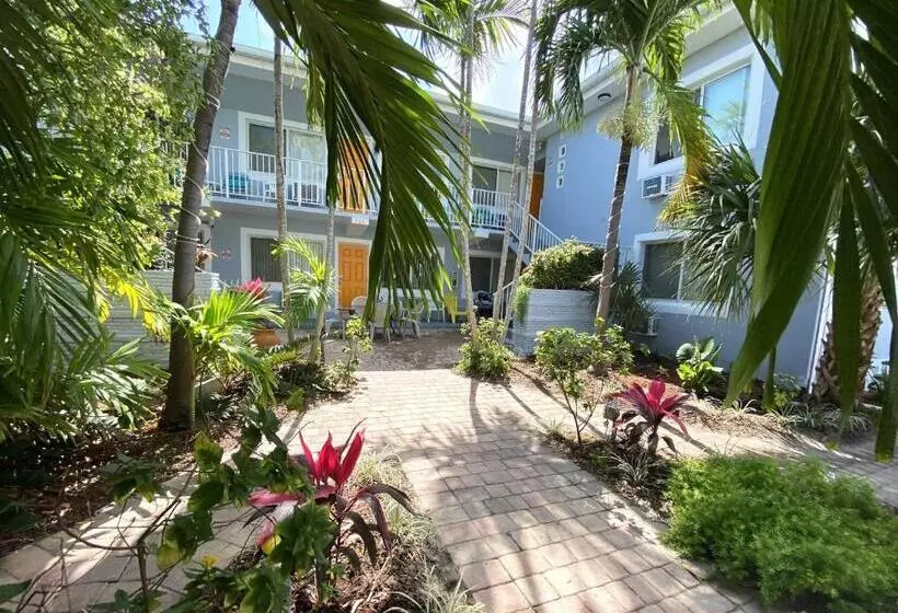 Beach Tide Motel