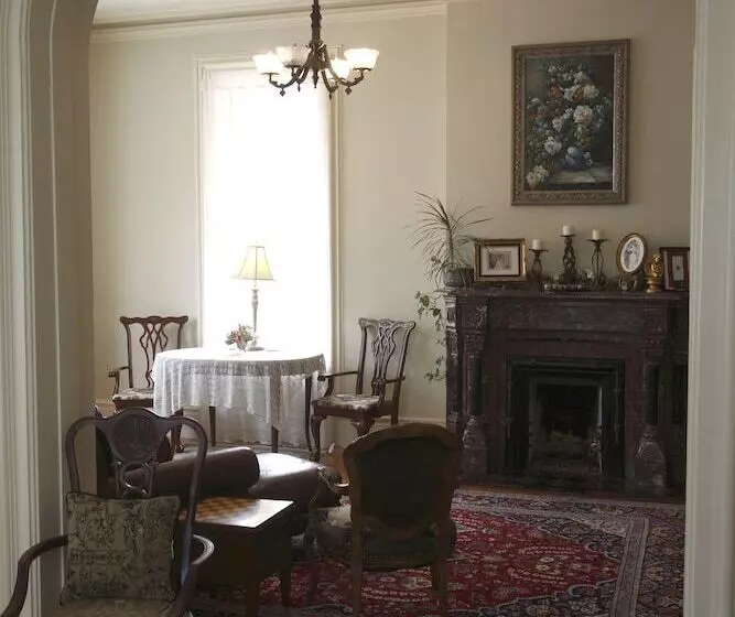 Aamiaismajoitus (B&B) Hamilton House