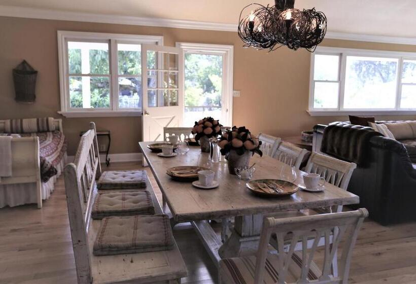 住宿加早餐  Napa Farmhouse Inn