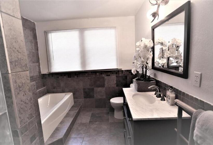 住宿加早餐  Napa Farmhouse Inn