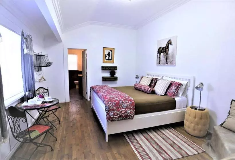 ベッドアンドブレックファースト Napa Farmhouse Inn