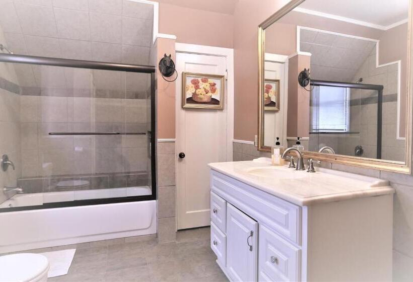 住宿加早餐  Napa Farmhouse Inn