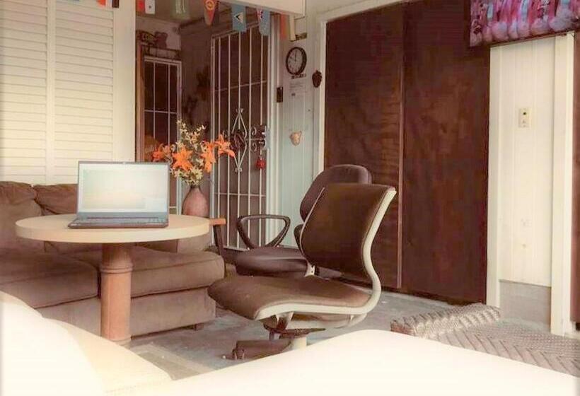 مبيت وإفطار Shaka Shak Guest House