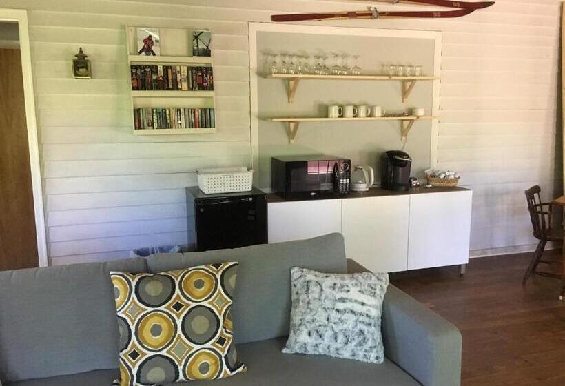 مبيت وإفطار The Little River Inn