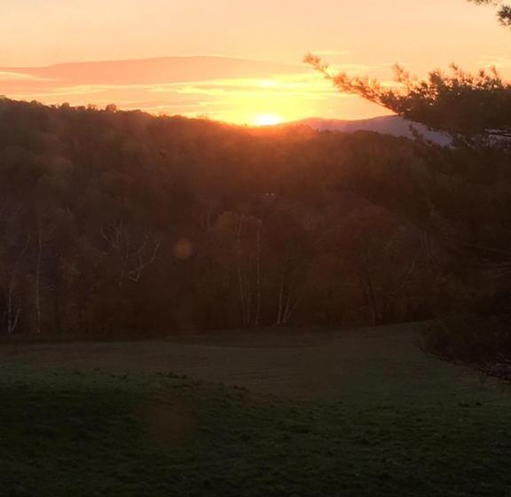 مبيت وإفطار The Little River Inn