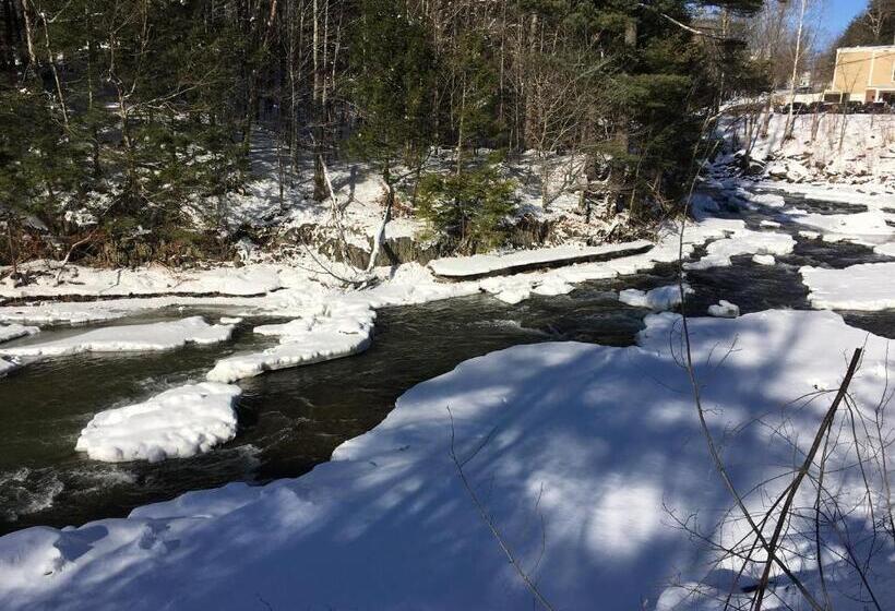 مبيت وإفطار The Little River Inn