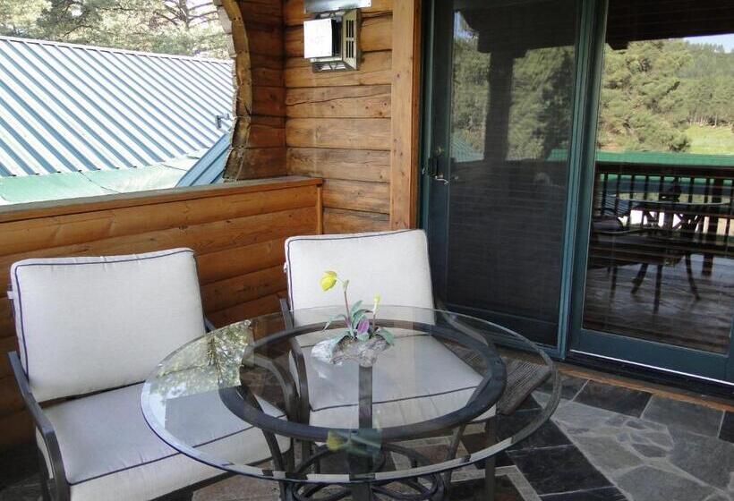 Elkwood Manor Bed & Breakfast