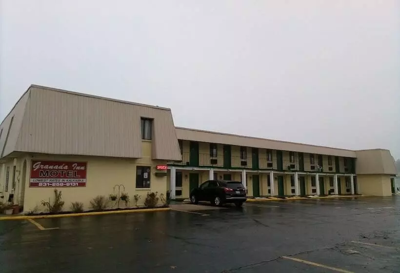 Granada Inn Motel   Kalkaska