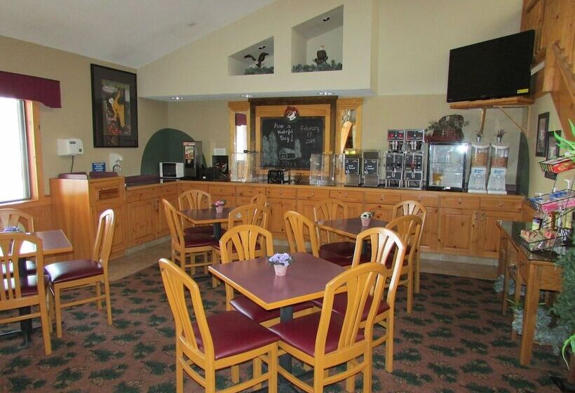 Отель Shell Lake Lodge, A Travelodge By Wyndham