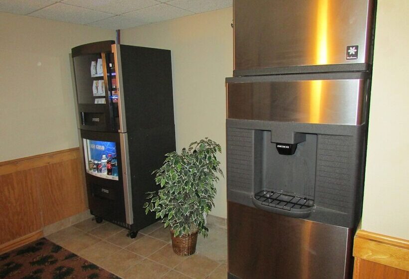 Отель Shell Lake Lodge, A Travelodge By Wyndham