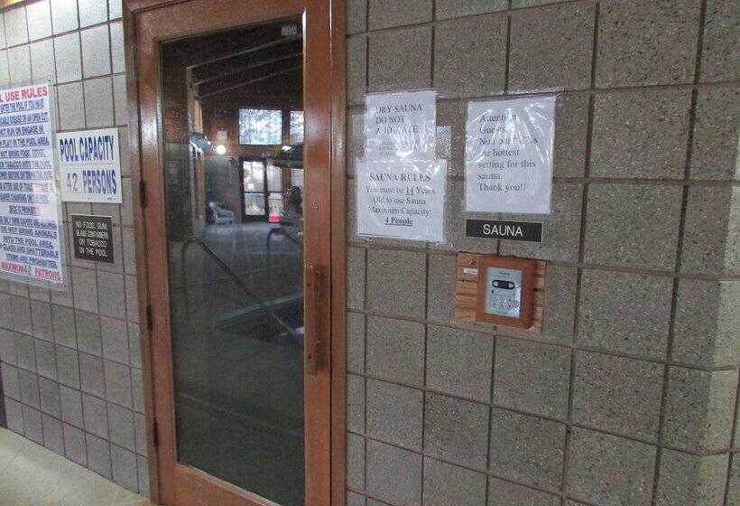 Отель Shell Lake Lodge, A Travelodge By Wyndham