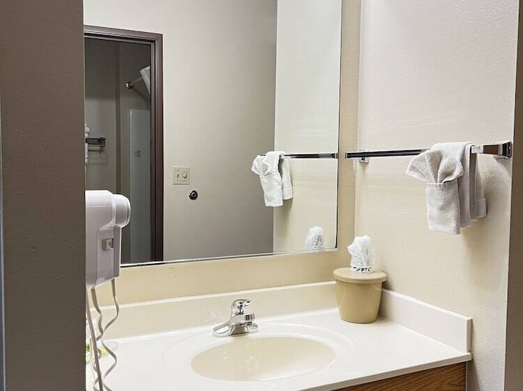 Otel Designer Inn And Suites