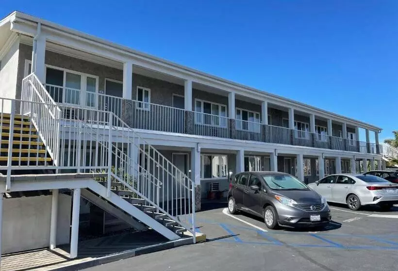 Hotelli Hi View Inn & Suites
