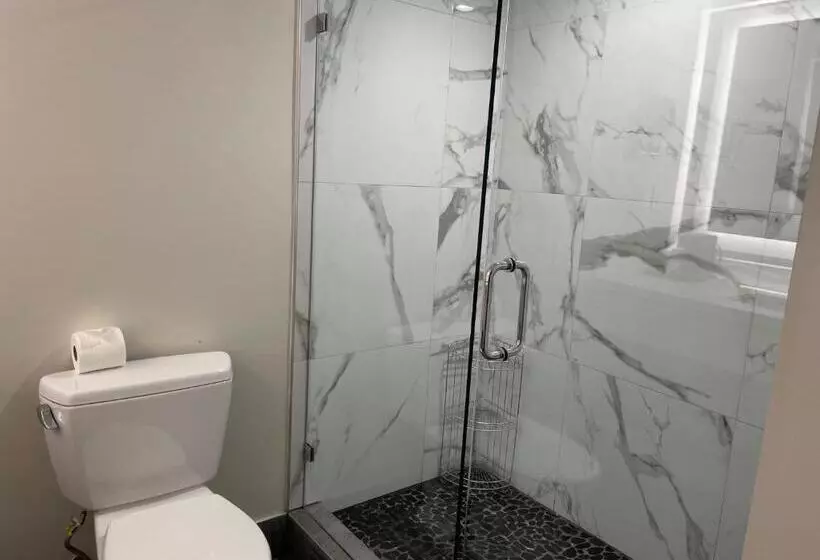 Hotelli Hi View Inn & Suites