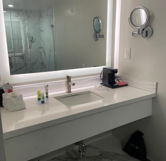 فندق Hi View Inn & Suites