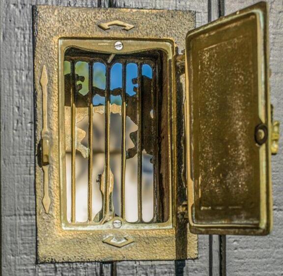 La Maison Hotel   Adults Only