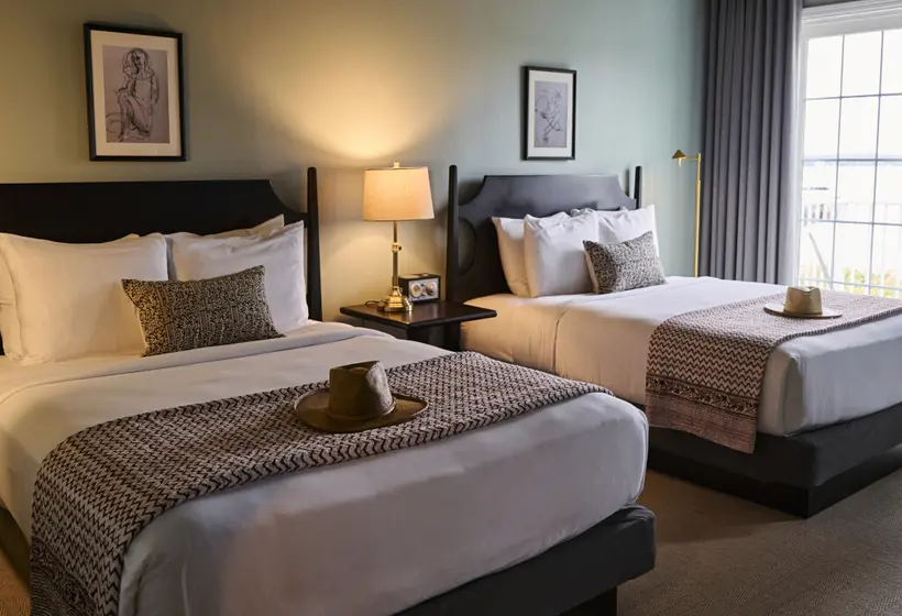 Otel The Harbor Front Inn