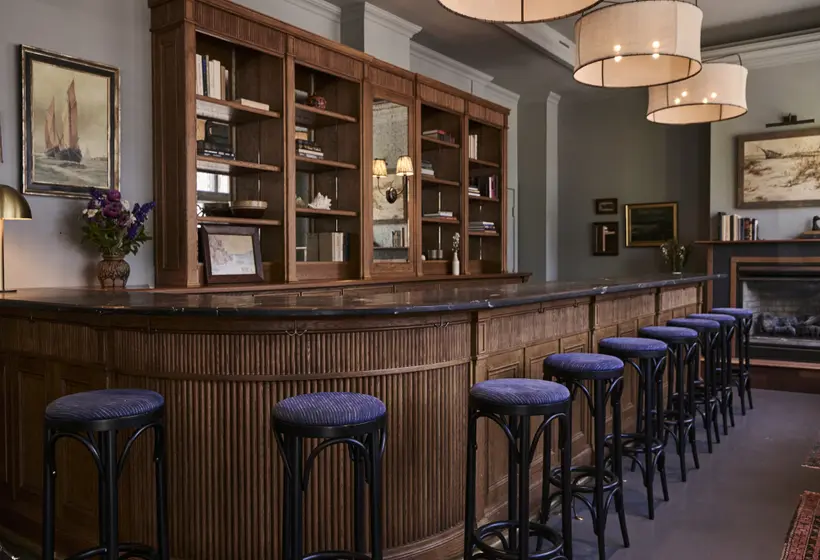 Otel The Harbor Front Inn