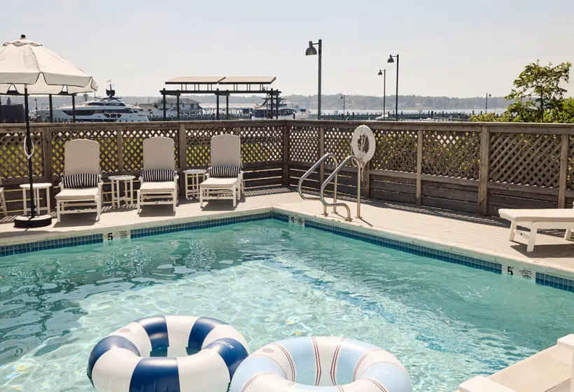 Otel The Harbor Front Inn