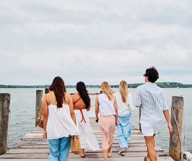 Otel The Harbor Front Inn