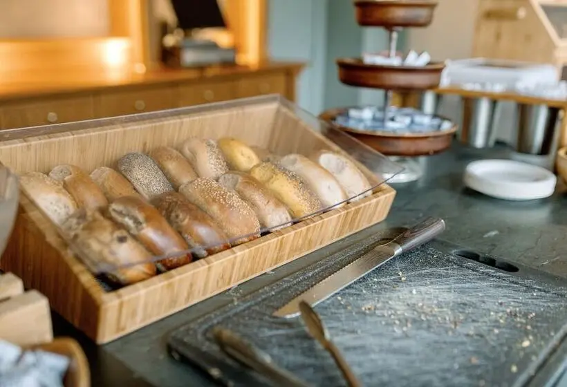 Otel The Harbor Front Inn