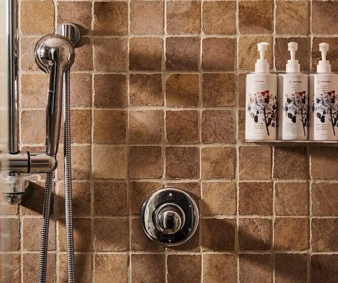 Otel The Harbor Front Inn