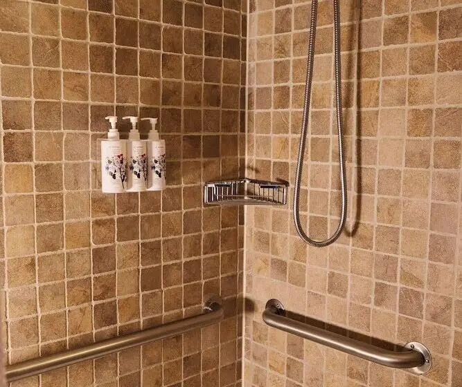 Otel The Harbor Front Inn