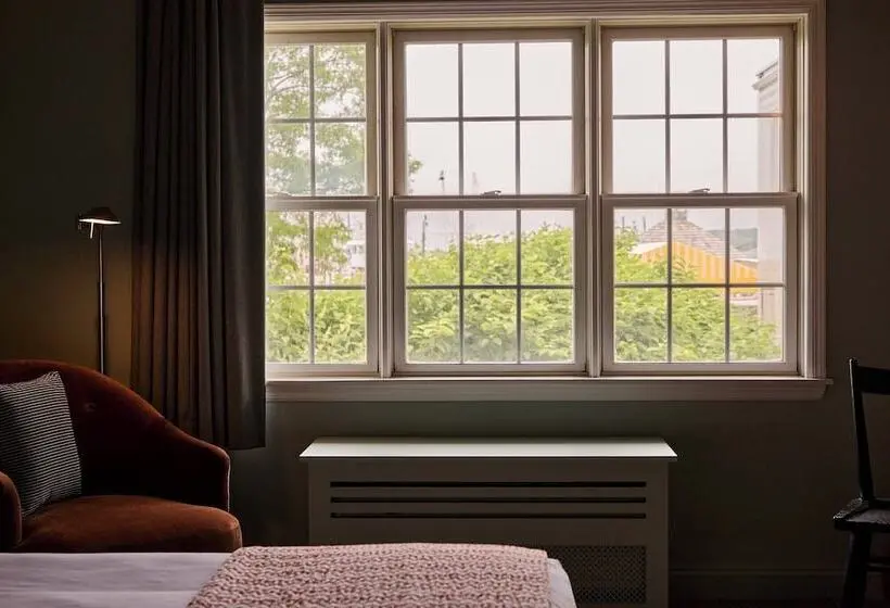 Otel The Harbor Front Inn