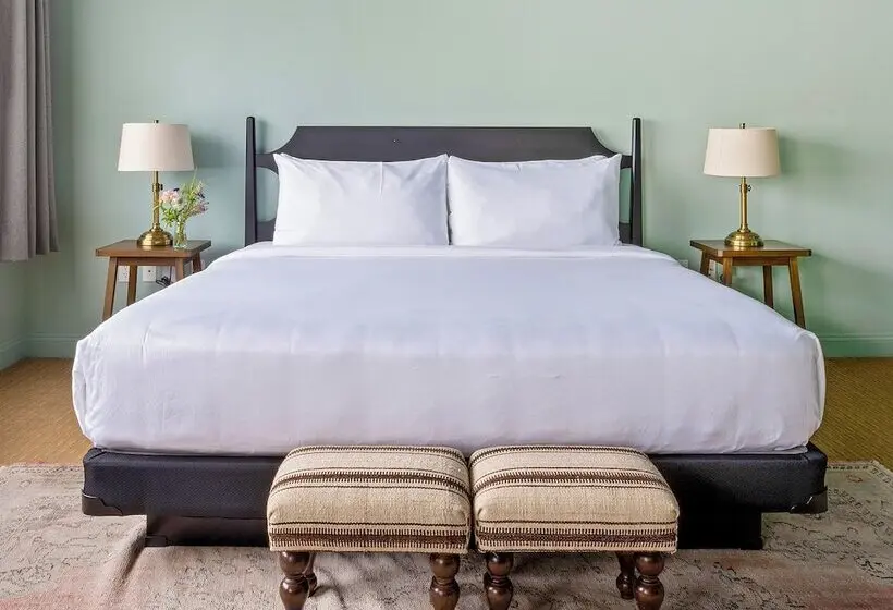 Otel The Harbor Front Inn