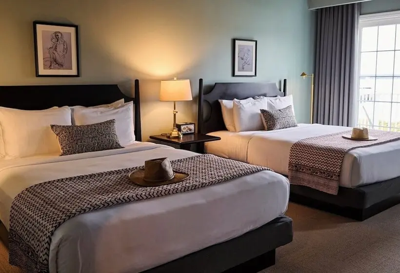 Otel The Harbor Front Inn