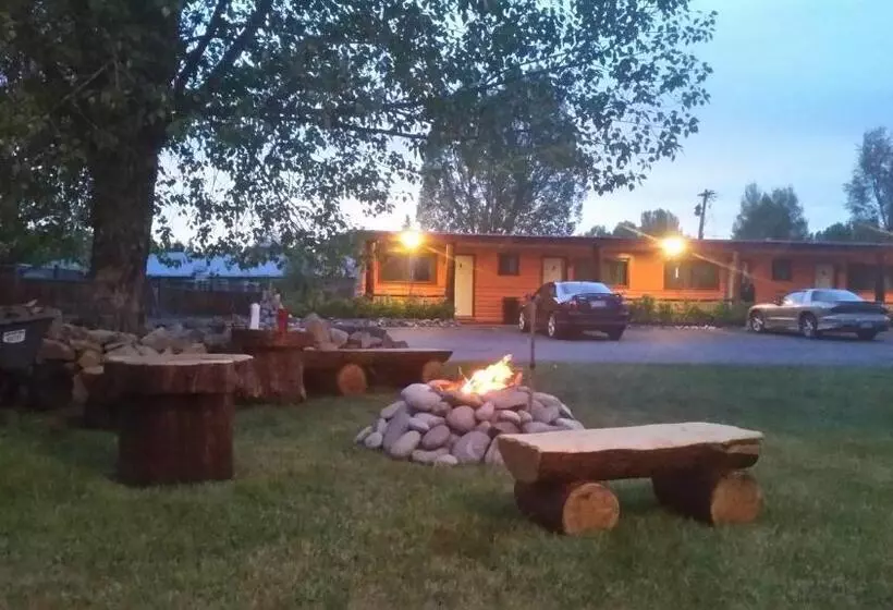 Long Holiday Motel