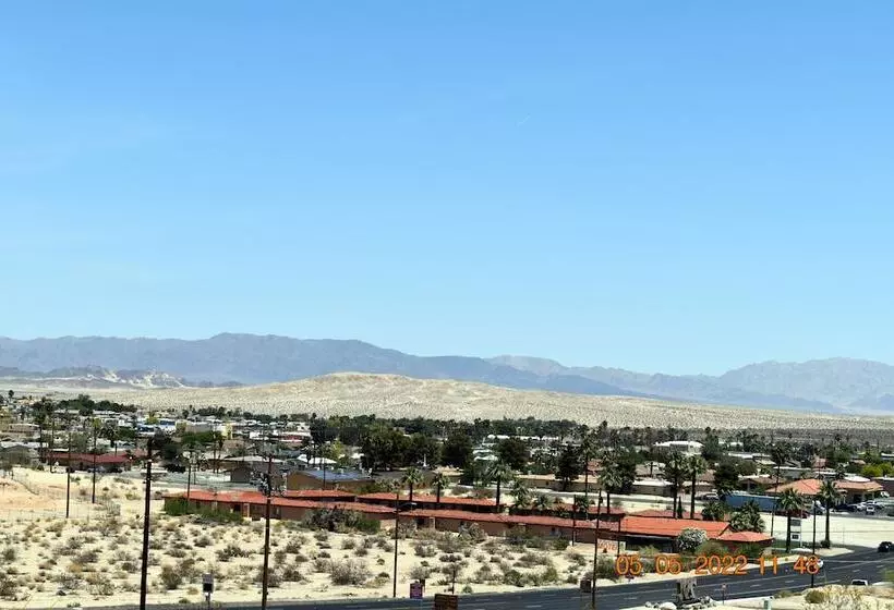 モーテル 9 Palms Inn