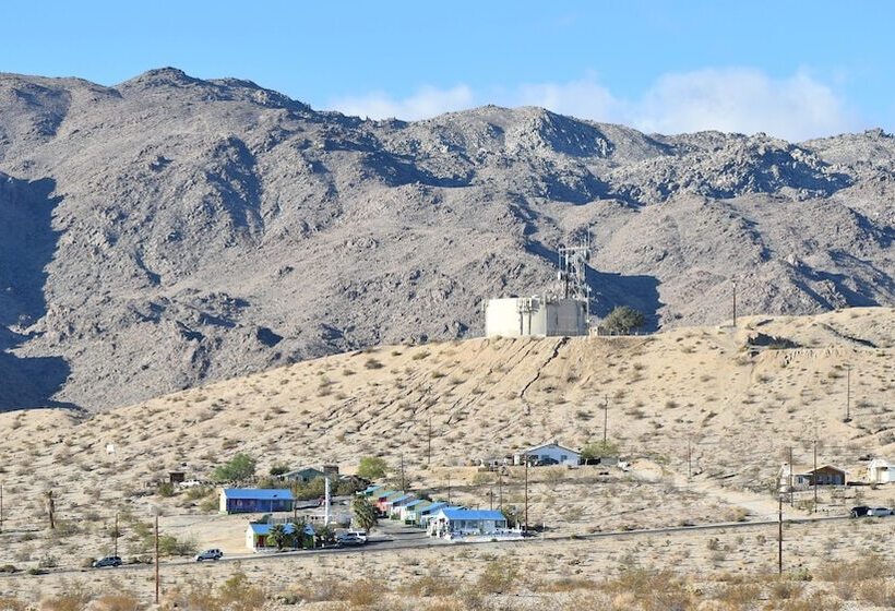 Мотель 9 Palms Inn