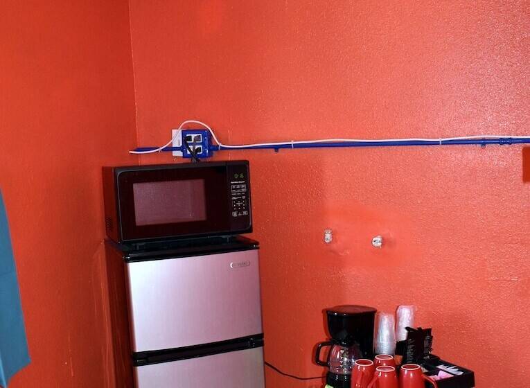 Мотель 9 Palms Inn