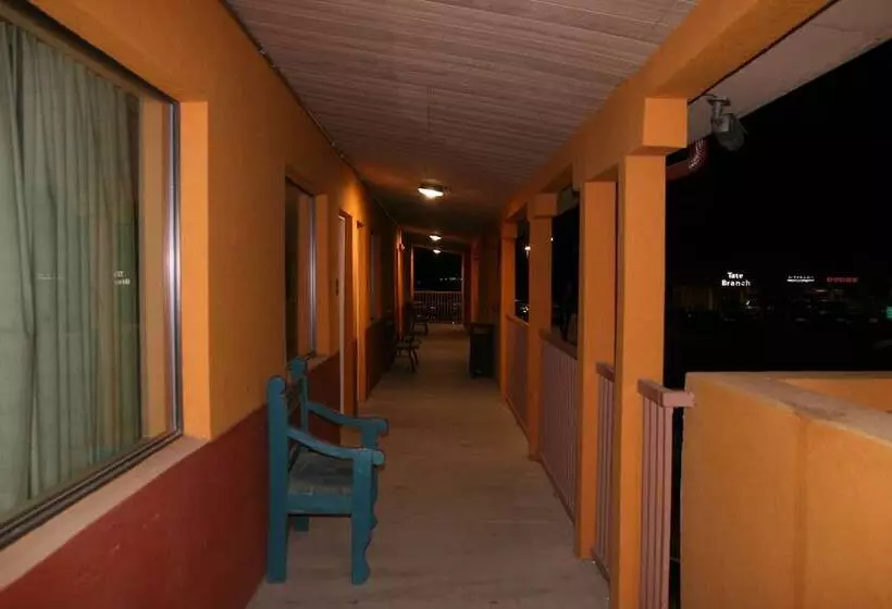 Motelli Budget Inn