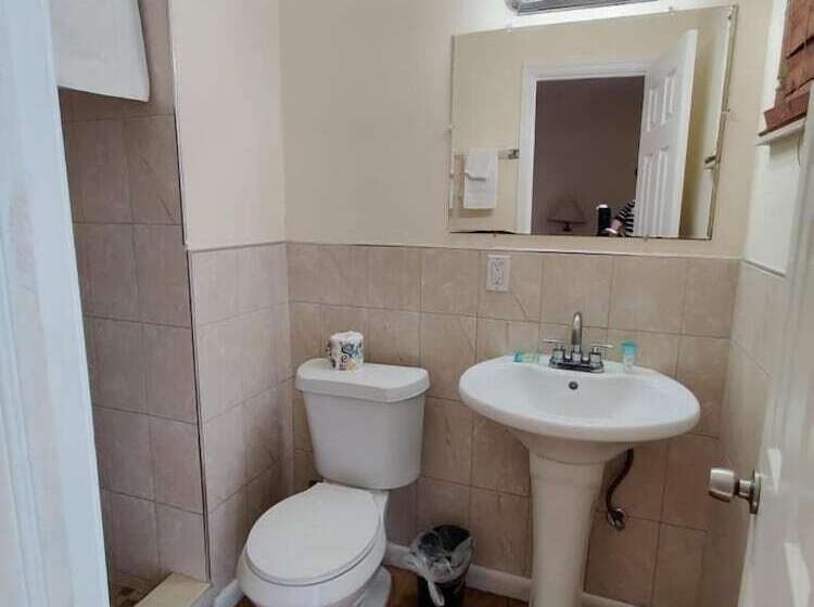 فندق على الطريق Crown Inn