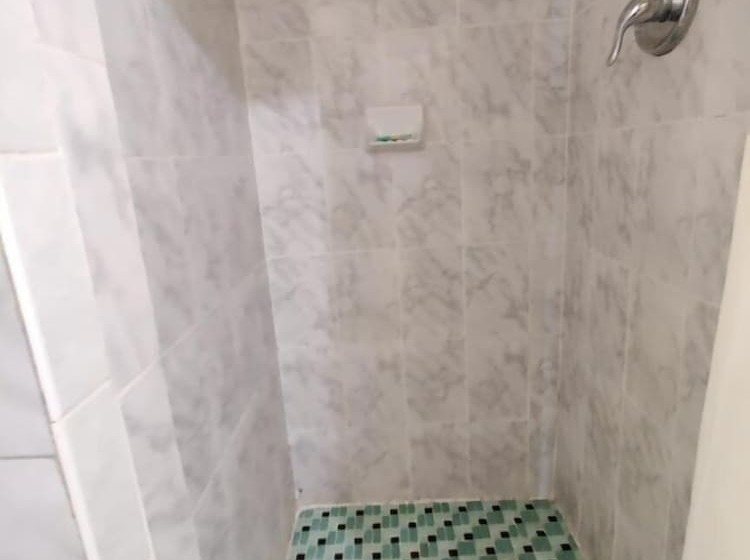 فندق على الطريق Crown Inn