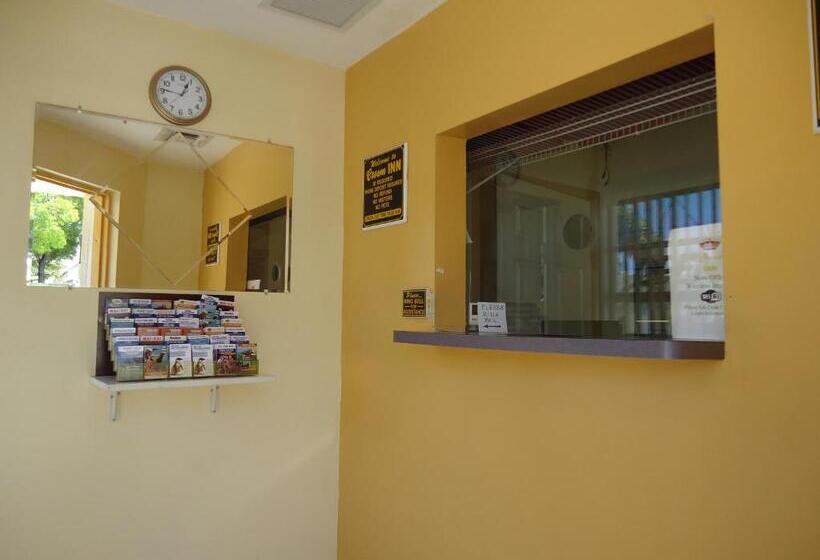 فندق على الطريق Crown Inn