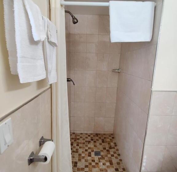 فندق على الطريق Crown Inn