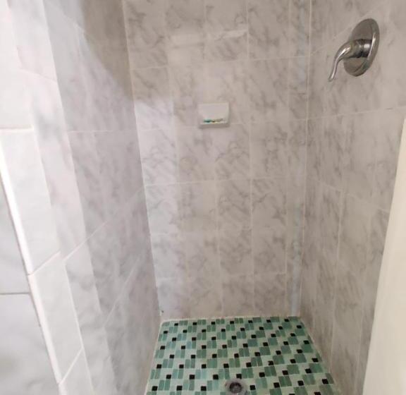 فندق على الطريق Crown Inn