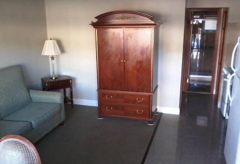 فندق على الطريق Golden Gate Lodging