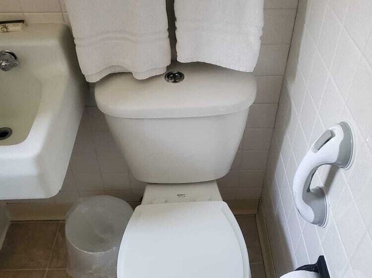 فندق على الطريق Golden Gate Lodging