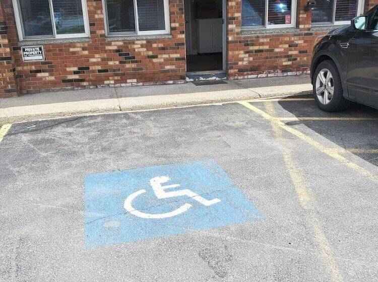 فندق على الطريق Golden Gate Lodging