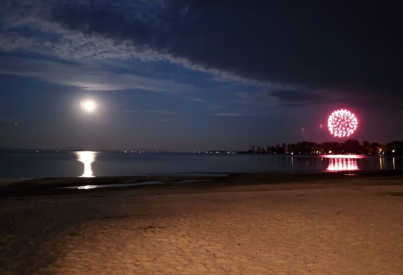 فندق على الطريق Golden Gate Lodging