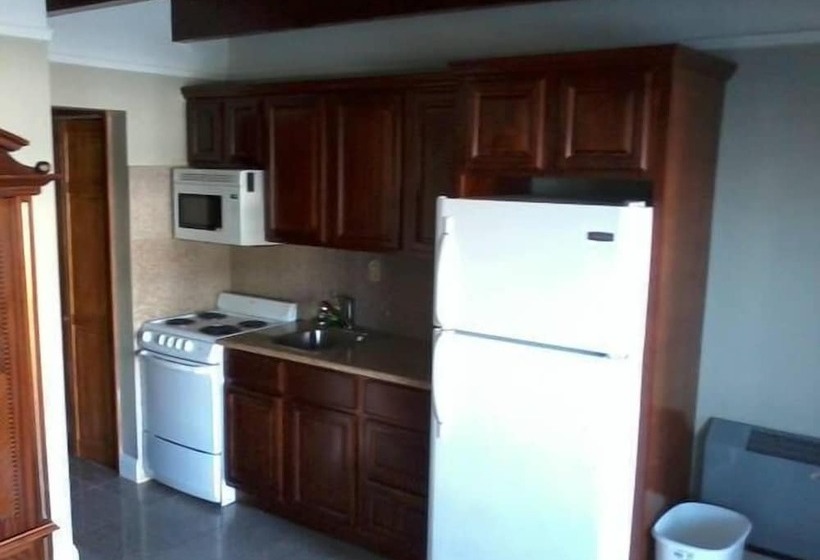 فندق على الطريق Golden Gate Lodging