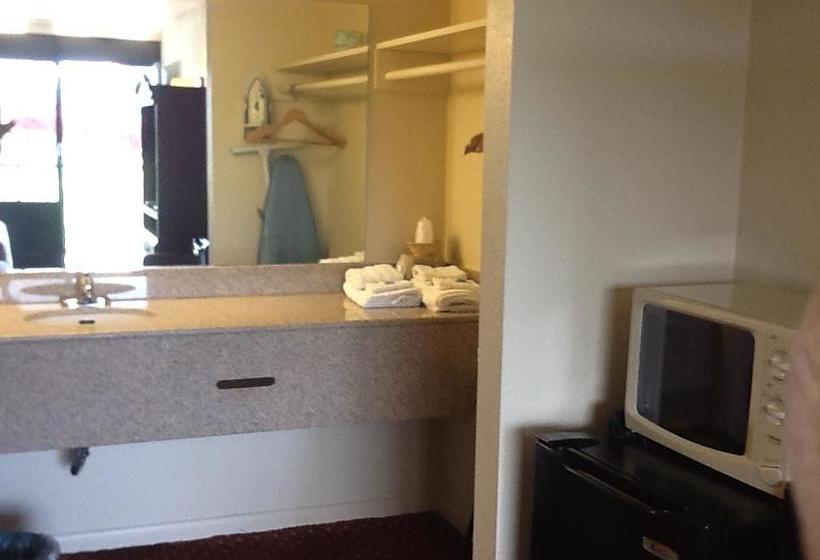 فندق على الطريق New Eastern Inn