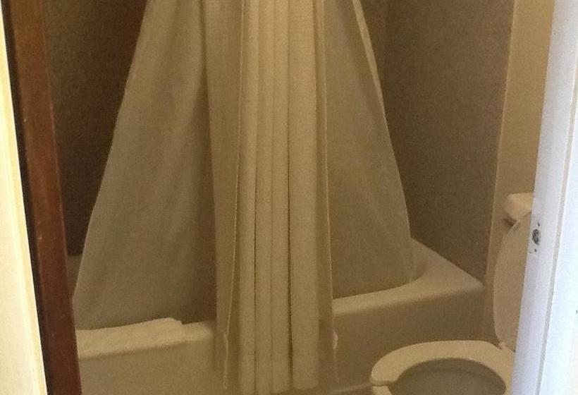 فندق على الطريق New Eastern Inn