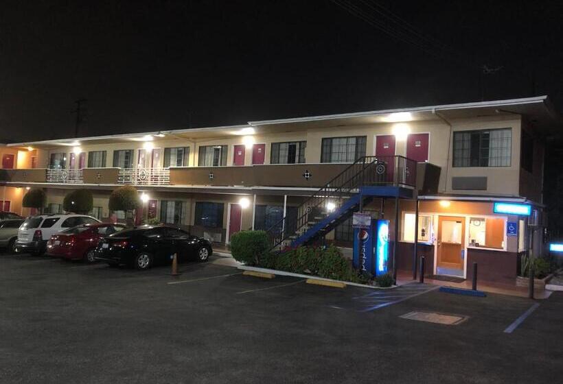 모텔 Whittier Travel Inn