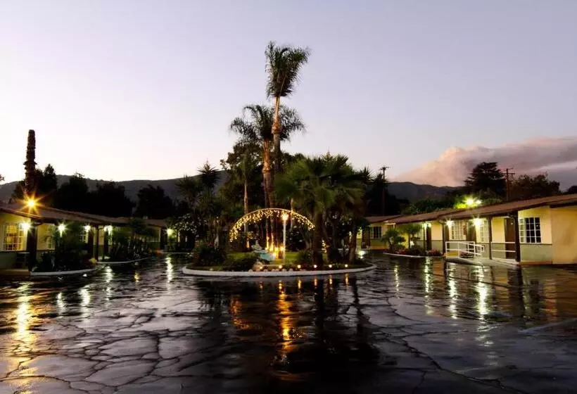 Palm Tropics Motel