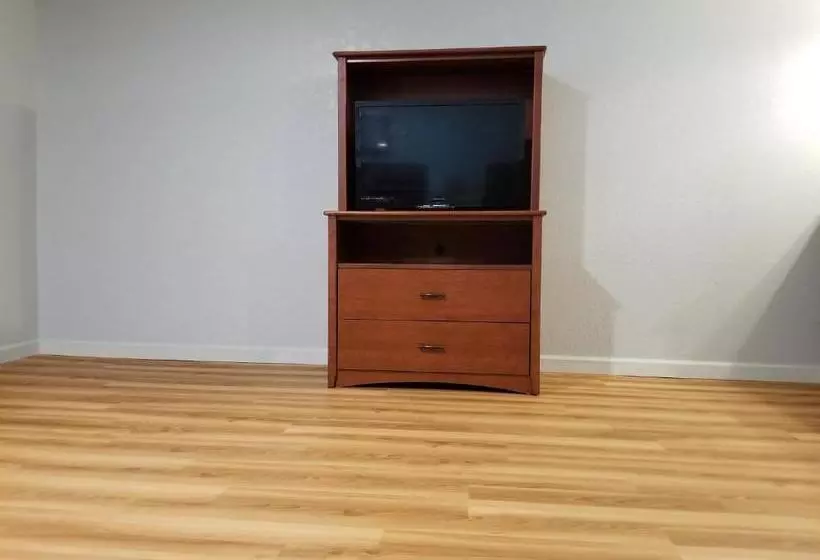 Wolds Motel   Mt. Pleasant